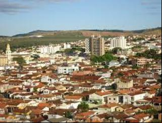 Pintor de 79 anos morre ao cair de andaime durante obra em igreja no Centro de Três Pontas, MG