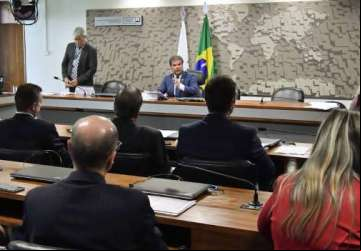Coronavírus assediando políticos