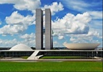 Aqui se armam tramoias na tentativa de derrubar Bolsonaro: Política turva no Brasil, como estas nuvens em Brasília