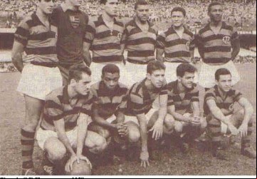 Flamengo de 1958: Joubert, Fernando, Miltom, Jadir, Dequinha e Jordan (em Pé) Agachados: Joel, Moacir, Henrique, Dida e Zagalo