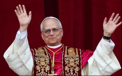 Em 1ª saída do Vaticano, Leão 14 visita túmulo do papa Francisco